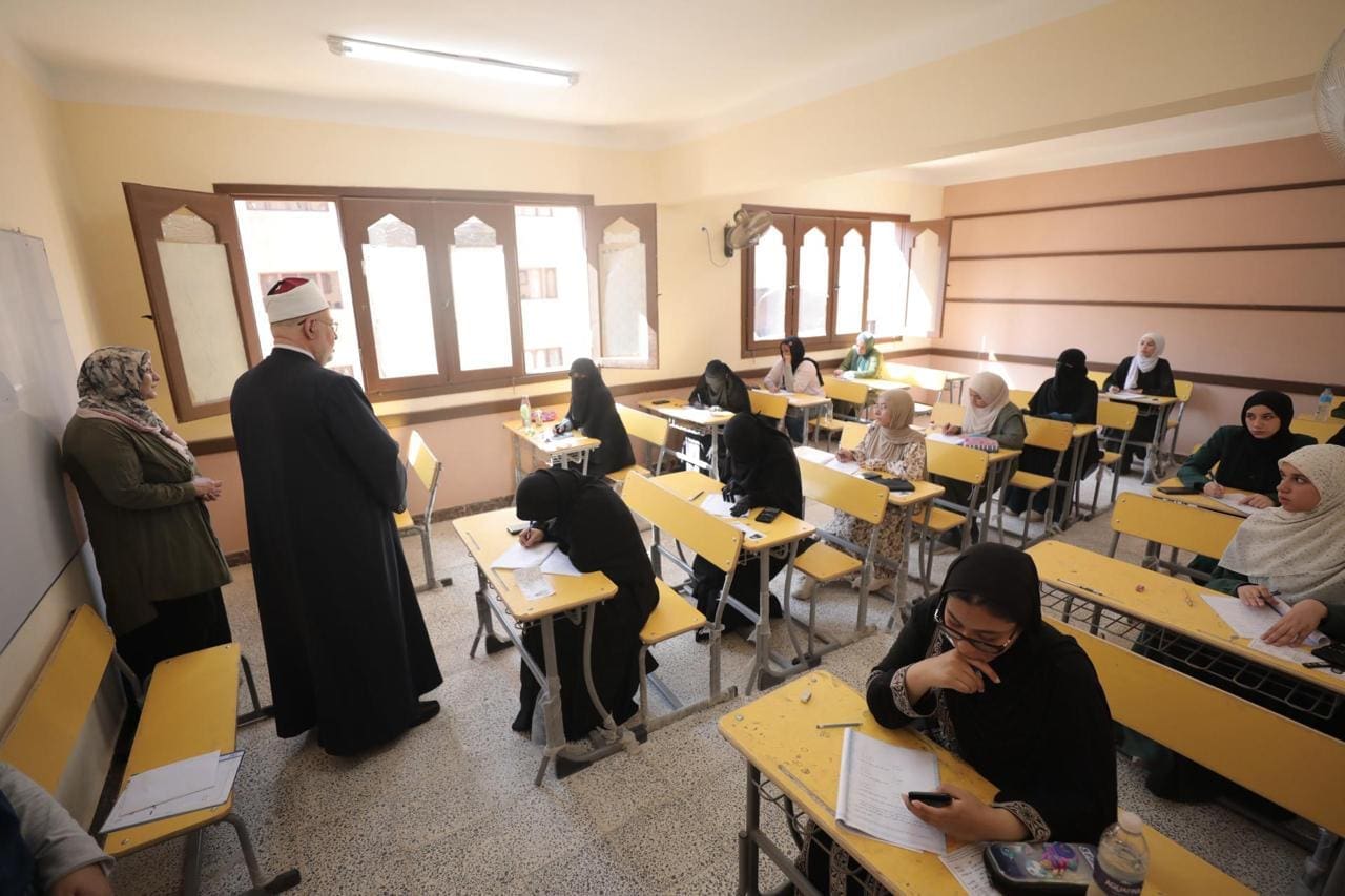 "الأسئلة من المنهج والعضوية لعبت دور البطولة".. كيمياء العلمي في الثانوية الأزهرية تثير الجدل 1 947f4d31 af1e 41c9 ba27 28b8f5b7a4c9 الثانوية الأزهرية "الأسئلة من المنهج والعضوية لعبت دور البطولة".. كيمياء العلمي في الثانوية الأزهرية تثير الجدل موقع في الجامعة