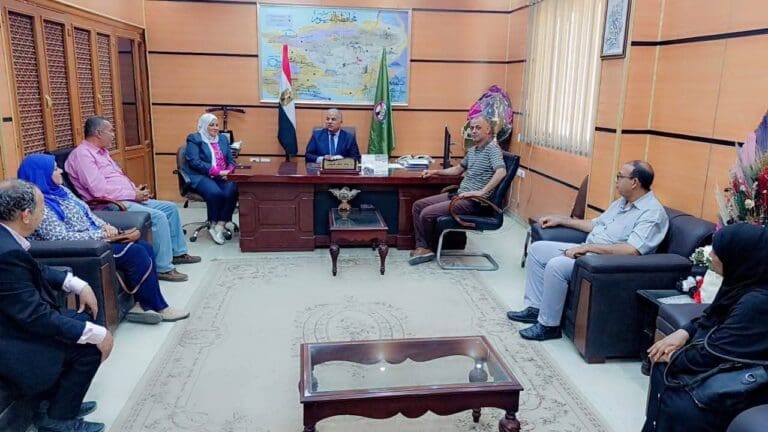 إطلاق مبادرة "نُربي أولاً" لتعزيز السلوكيات الإيجابية لدى طلاب المدارس بالفيوم 9 إطلاق مبادرة "نُربي أولاً" لتعزيز السلوكيات الإيجابية لدى طلاب المدارس بالفيوم