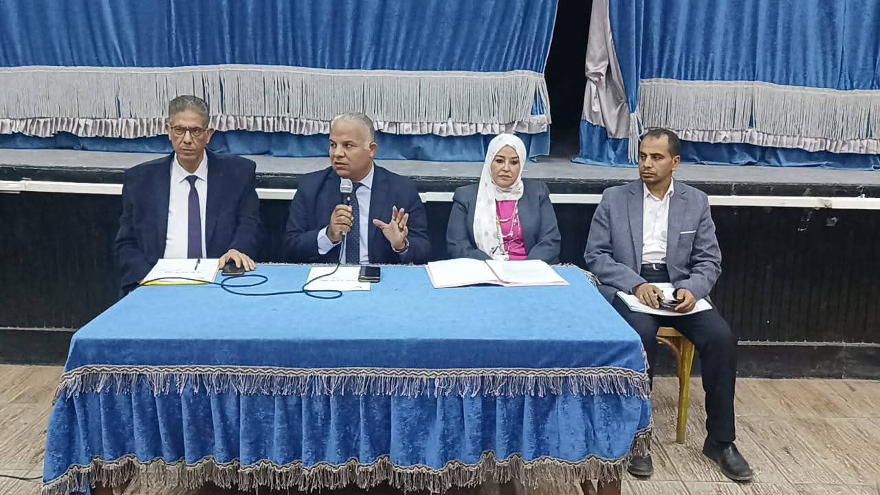 خطة تعليم الفيوم لتأمين امتحانات الثانوية العامة 2025.. تجهيزات ميدانية ومتابعة مستمرة 1 اجتماع وكيل تعليم الفيوم