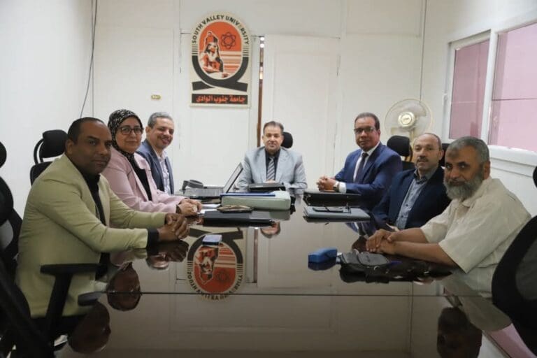 "تحالف وتنمية".. جامعة جنوب الوادي تقود الابتكار من أجل تنمية جنوب الصعيد 16 FB IMG 1749021453394 مجلة "تحالف وتنمية".. جامعة جنوب الوادي تقود الابتكار من أجل تنمية جنوب الصعيد موقع في الجامعة