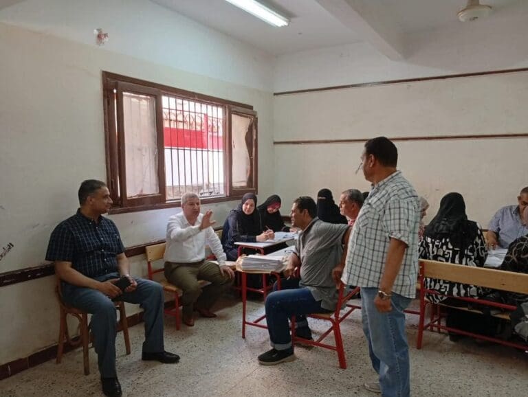وكيل تعليم الشرقية يؤكد على الدقة ومراجعة جميع أوراق الإجابة لطلاب الشهادة الإعدادية 3 وكيل تعليم الشرقية يتفقد أعمال تصحيح الشهادة الإعدادية