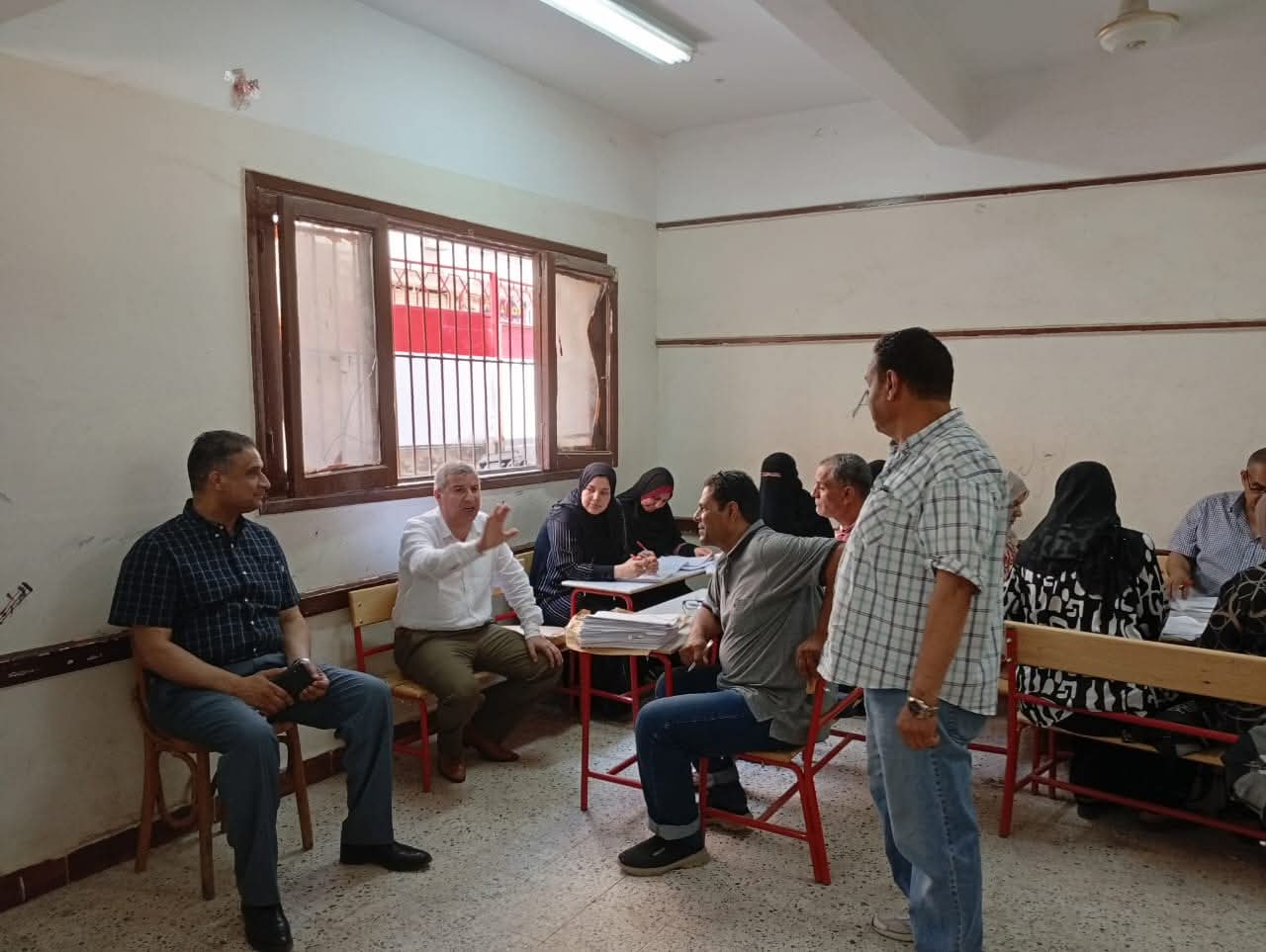 وكيل تعليم الشرقية يؤكد على الدقة ومراجعة جميع أوراق الإجابة لطلاب الشهادة الإعدادية 1 وكيل تعليم الشرقية يتفقد أعمال تصحيح الشهادة الإعدادية