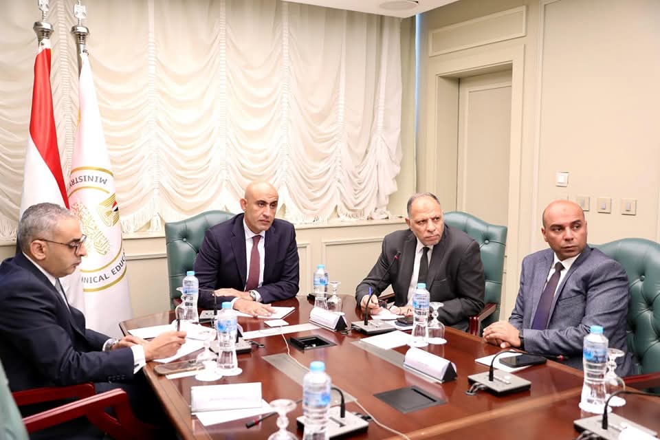 وزير التعليم يشدد: لا تهاون في امتحانات الثانوية العامة 2025.. تأمين مشدد وتفتيش دقيق 1 FB IMG 1749643634081 الثانوية العامة وزير التعليم يشدد: لا تهاون في امتحانات الثانوية العامة 2025.. تأمين مشدد وتفتيش دقيق موقع في الجامعة