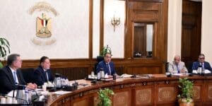رئيس الوزراء: 3 سفن تغييز واحتياطات كافية من الوقود لتأمين استقرار الكهرباء 4 اجتماع رئيس الوزراء ووزير البترول