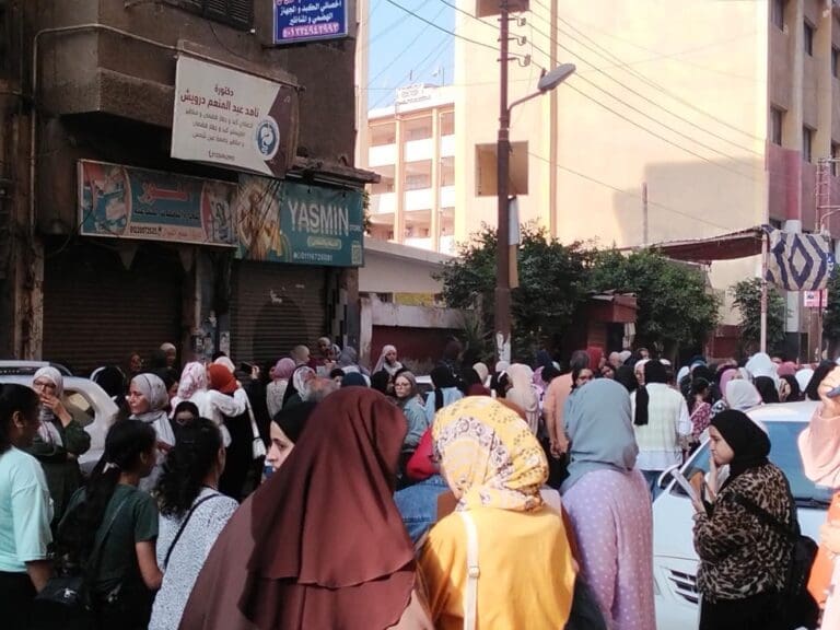 الثانوية العامة 2025.. الطلاب يبدأون الامتحانات بأداء التربية الدينية والوطنية وسط مساندة الأهل 9 FB IMG 1749966389035 الثانوية الأزهرية الثانوية العامة 2025.. الطلاب يبدأون الامتحانات بأداء التربية الدينية والوطنية وسط مساندة الأهل موقع في الجامعة