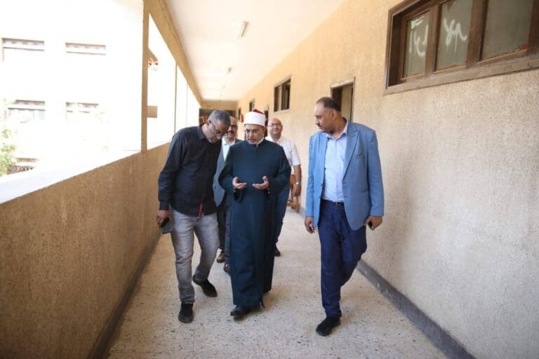 رئيس جامعة الأزهر يتفقد امتحانات الثانوية الأزهرية بمعهد الدكتور طلعت السيد بمدينة نصر 11 FB IMG 1749988236057 برنامج رئيس جامعة الأزهر يتفقد امتحانات الثانوية الأزهرية بمعهد الدكتور طلعت السيد بمدينة نصر موقع في الجامعة