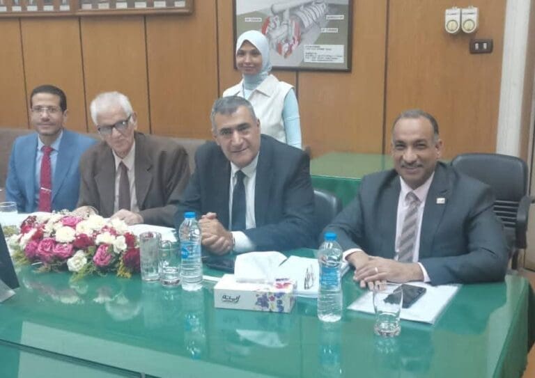 رئيس جامعة طيبة يشارك بلجنة مناقشة ماجستير بهندسة القاهرة حول أنظمة التأريض الطبية 36 رئيس جامعة طيبة يشارك بلجنة مناقشة ماجستير بهندسة القاهرة