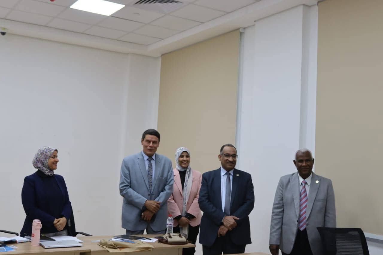 جامعة طيبة التكنولوجية تعرض مشاريع تخرج مبتكرة لطلابها تُحاكي احتياجات سوق العمل 1 رئيس جامعة طيبة التكنولوجيا