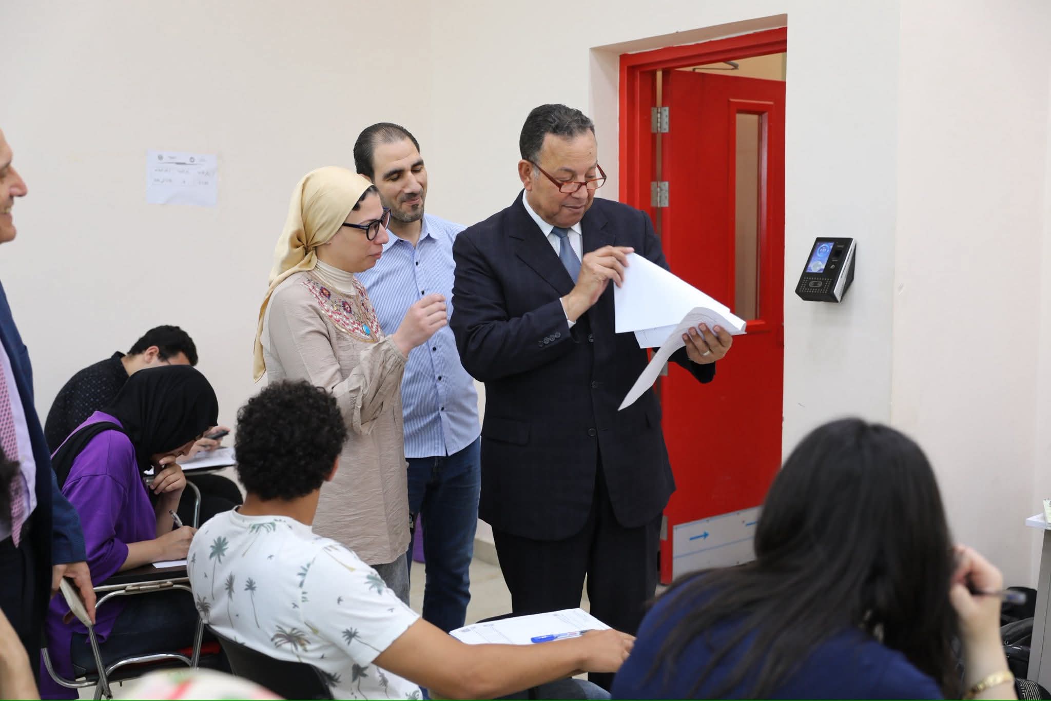 رئيس جامعة المنصورة الجديدة يتفقد لجان امتحانات الفصل الدراسي الثاني 1 FB IMG 1750249403395 جامعة المنصورة رئيس جامعة المنصورة الجديدة يتفقد لجان امتحانات الفصل الدراسي الثاني موقع في الجامعة