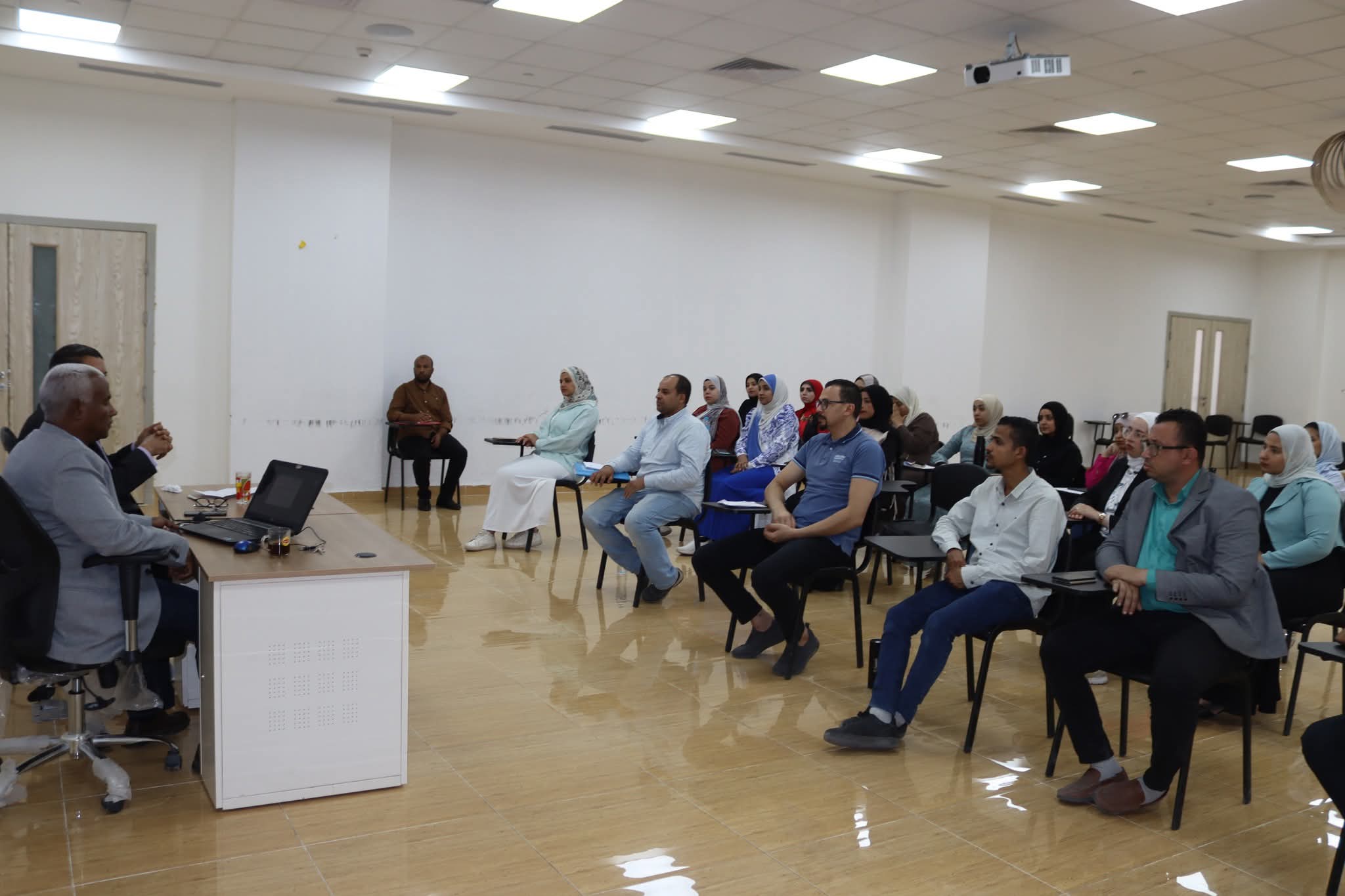 تعزيزًا للقيم الأكاديمية.. جامعة طيبة التكنولوجية تعقد دورة تدريبية حول أخلاقيات المهنة 1 جامعة طيبة التكنولوجية تعقد دورة تدريبية حول أخلاقيات وآداب المهنة