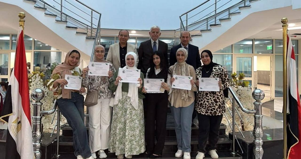 جامعة الزقازيق الأهلية تكرم طلابها المتميزين في الأنشطة الأكاديمية ببرنامج الصيدلة الإكلينيكية 1 FB IMG 1750402793848 جامعة جامعة الزقازيق الأهلية تكرم طلابها المتميزين في الأنشطة الأكاديمية ببرنامج الصيدلة الإكلينيكية موقع في الجامعة