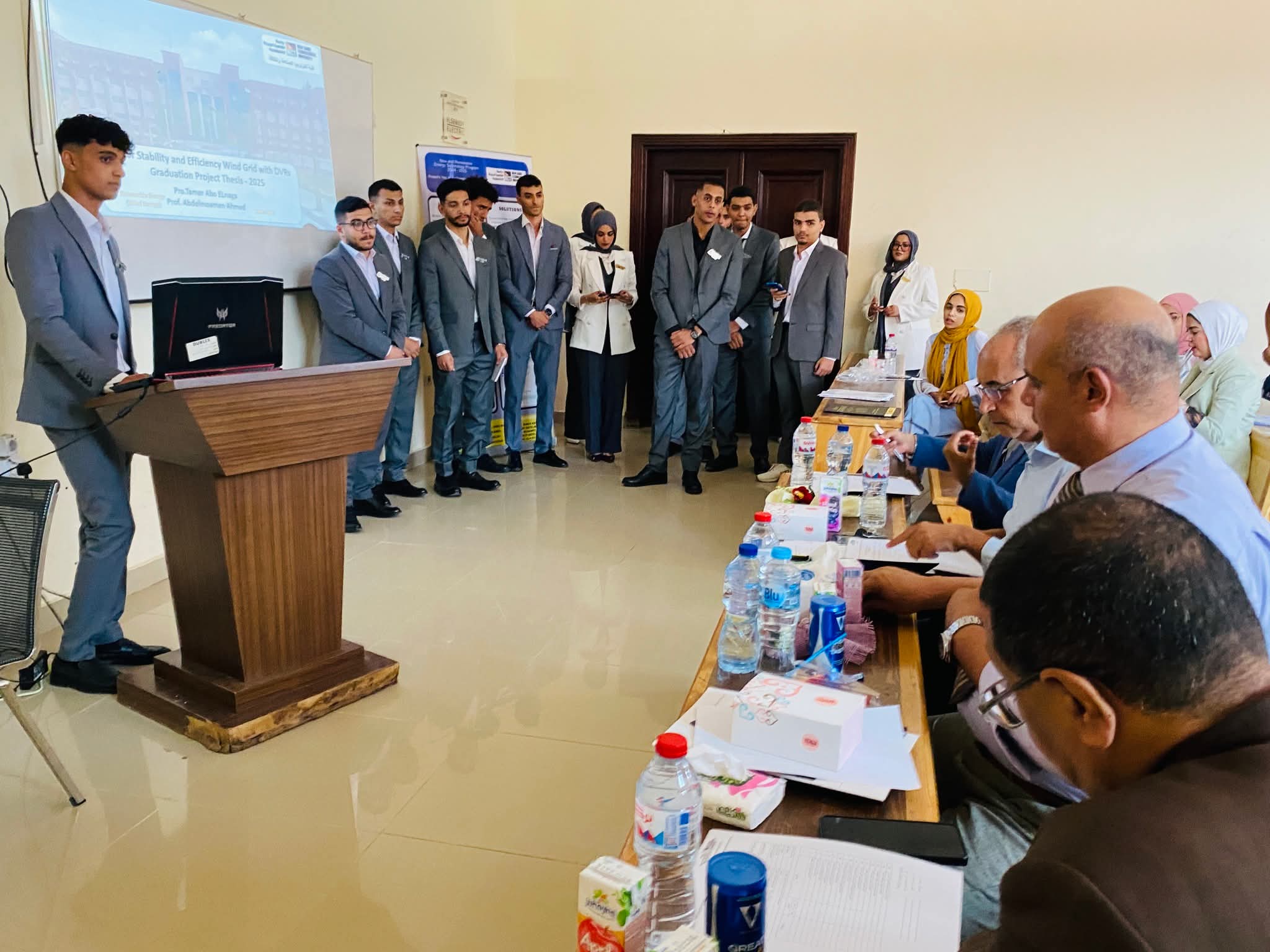 مشروعات تخرج مبتكرة لطلاب قسم الطاقة الجديدة والمتجددة بجامعة القاهرة الجديدة التكنولوجية 1 FB IMG 1750587490390 مشروعات مشروعات تخرج مبتكرة لطلاب قسم الطاقة الجديدة والمتجددة بجامعة القاهرة الجديدة التكنولوجية موقع في الجامعة