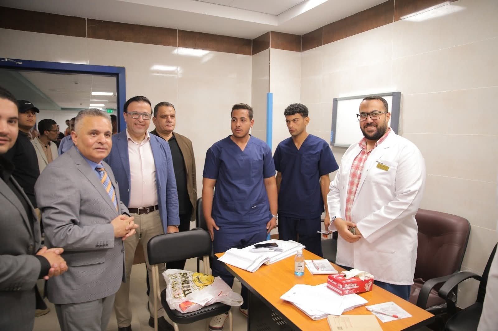 رئيس جامعة السويس يؤكد استمرار التطوير لخدمة المواطنين في العيادات الخارجية 1 FB IMG 1750598326844 جامعة رئيس جامعة السويس يؤكد استمرار التطوير لخدمة المواطنين في العيادات الخارجية موقع في الجامعة