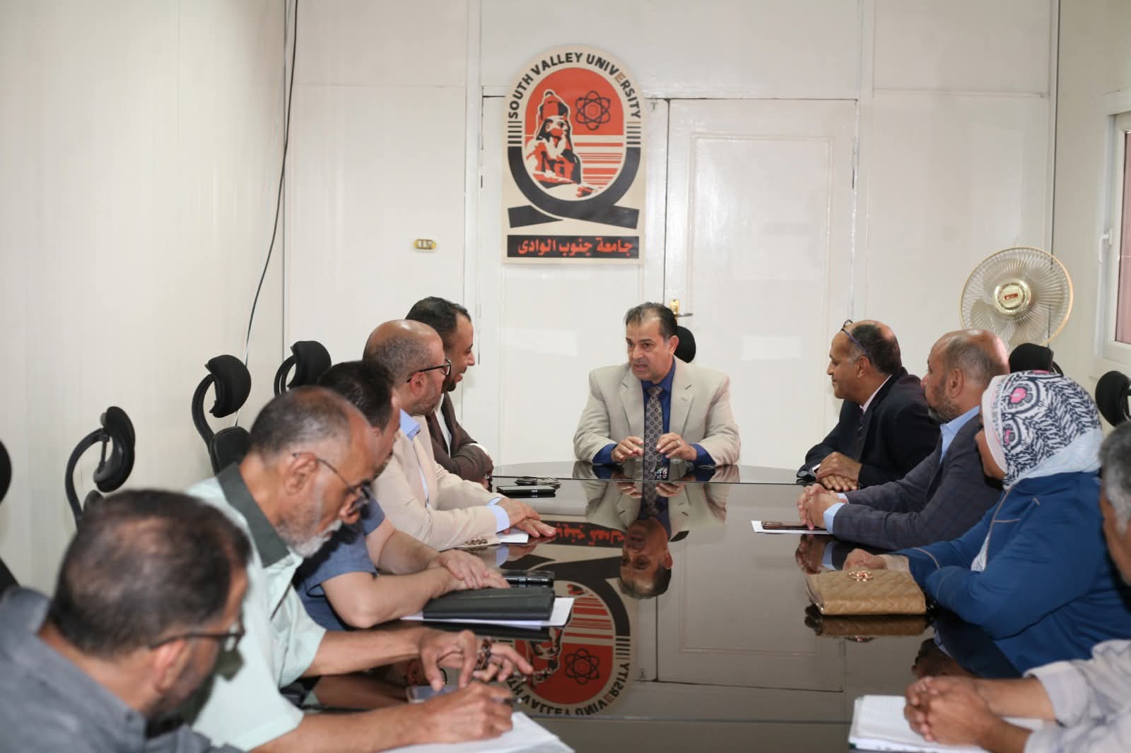 رئيس جامعة جنوب الوادي يناقش خطة الخدمات الطبية المتكاملة المقدمة لمنسوبي الجامعة 1 FB IMG 1750673524836 رئيس رئيس جامعة جنوب الوادي يناقش خطة الخدمات الطبية المتكاملة المقدمة لمنسوبي الجامعة موقع في الجامعة