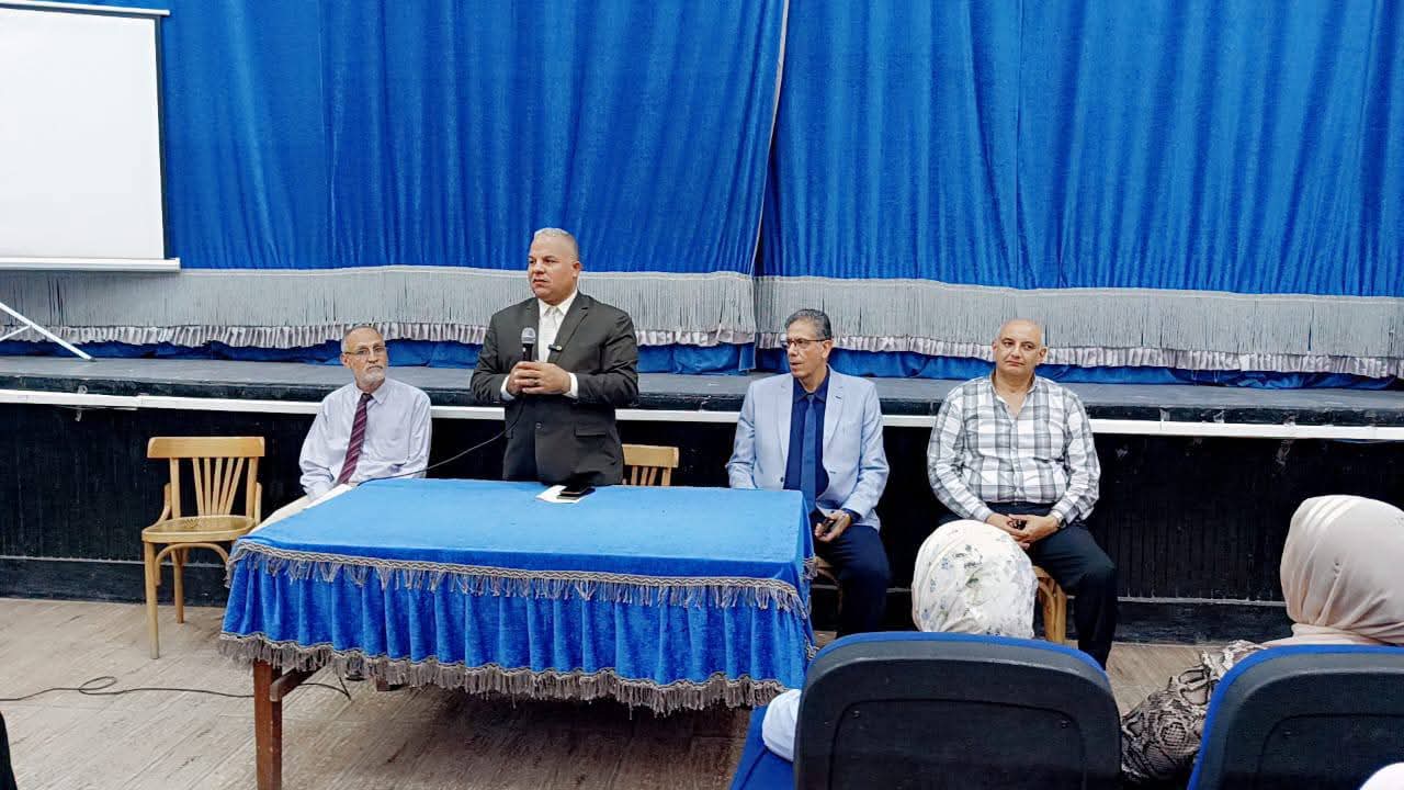 145 مديرًا يتدربون في الفيوم على مهارات القيادة التربوية.. ووكيل الوزارة: مدير المدرسة قدوة 1 145 مديرًا يتدربون في الفيوم على مهارات القيادة التربوية.. ووكيل الوزارة: مدير المدرسة قدوة وموجه