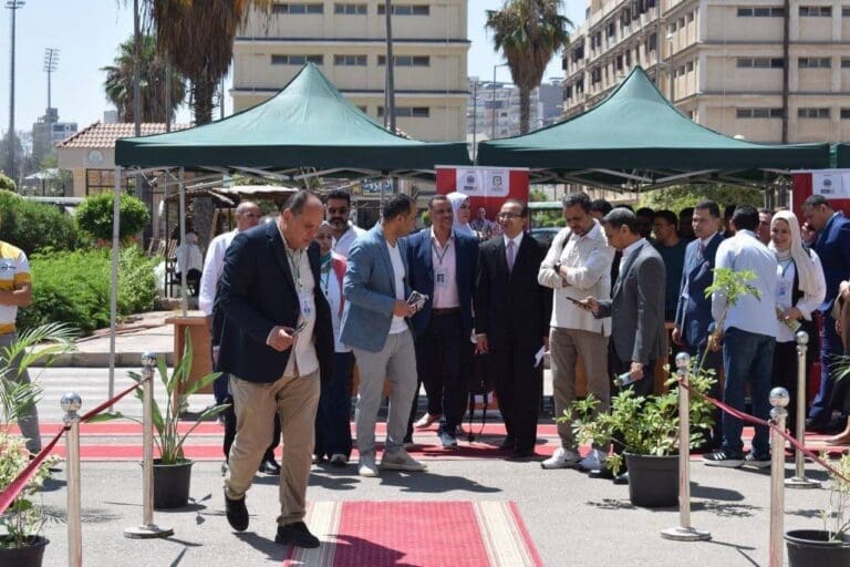 من الإبداع إلى الاحتراف: الملتقى الأول للتوظيف بكلية الفنون الجميلة بجامعة المنصورة يفتح آفاق المستقبل 12 FB IMG 1750756520433 جامعة حلوان من الإبداع إلى الاحتراف: الملتقى الأول للتوظيف بكلية الفنون الجميلة بجامعة المنصورة يفتح آفاق المستقبل موقع في الجامعة