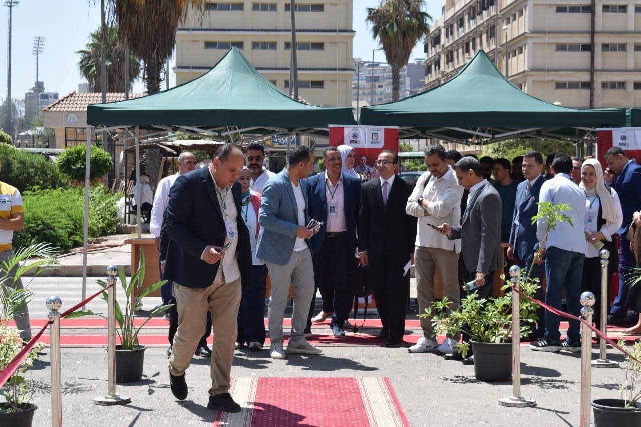 من الإبداع إلى الاحتراف: الملتقى الأول للتوظيف بكلية الفنون الجميلة بجامعة المنصورة يفتح آفاق المستقبل 1 FB IMG 1750756520433 جامعة من الإبداع إلى الاحتراف: الملتقى الأول للتوظيف بكلية الفنون الجميلة بجامعة المنصورة يفتح آفاق المستقبل موقع في الجامعة