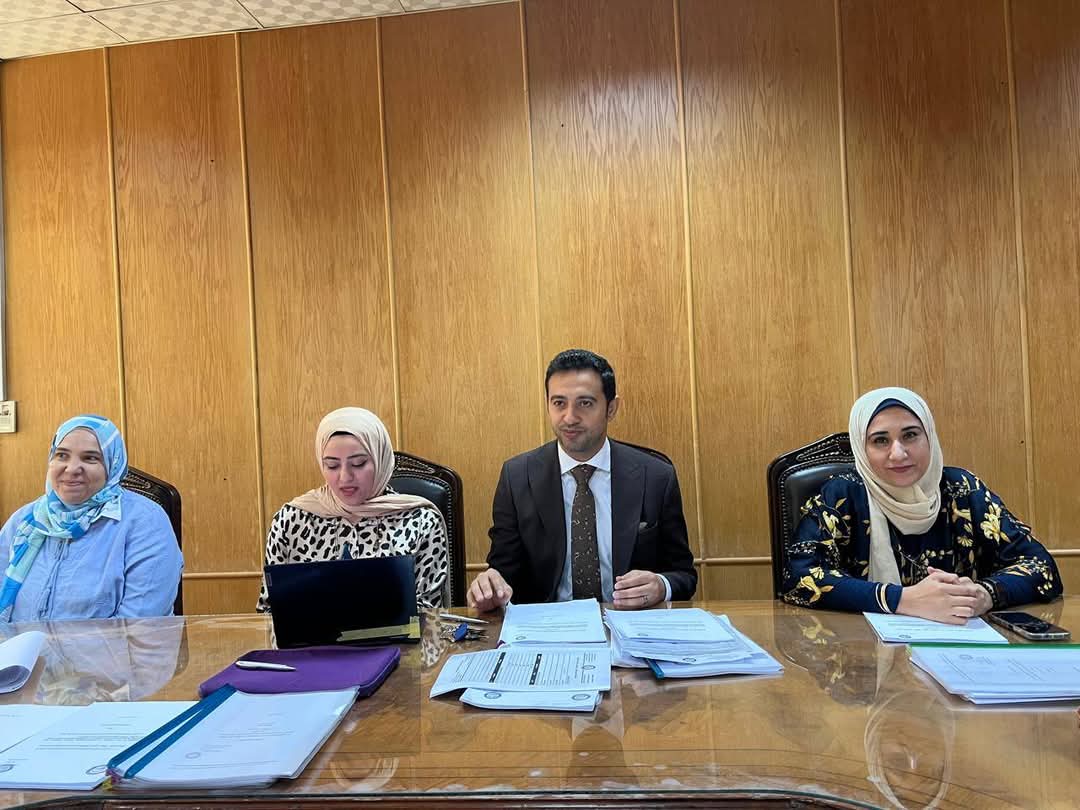 إعلام بني سويف" تعقد السمينار العلمي الشهري لمناقشة خطط تسجيل الماجستير في الصحافة الإخبارية 1 FB IMG 1750779557087 بني سويف إعلام بني سويف" تعقد السمينار العلمي الشهري لمناقشة خطط تسجيل الماجستير في الصحافة الإخبارية موقع في الجامعة