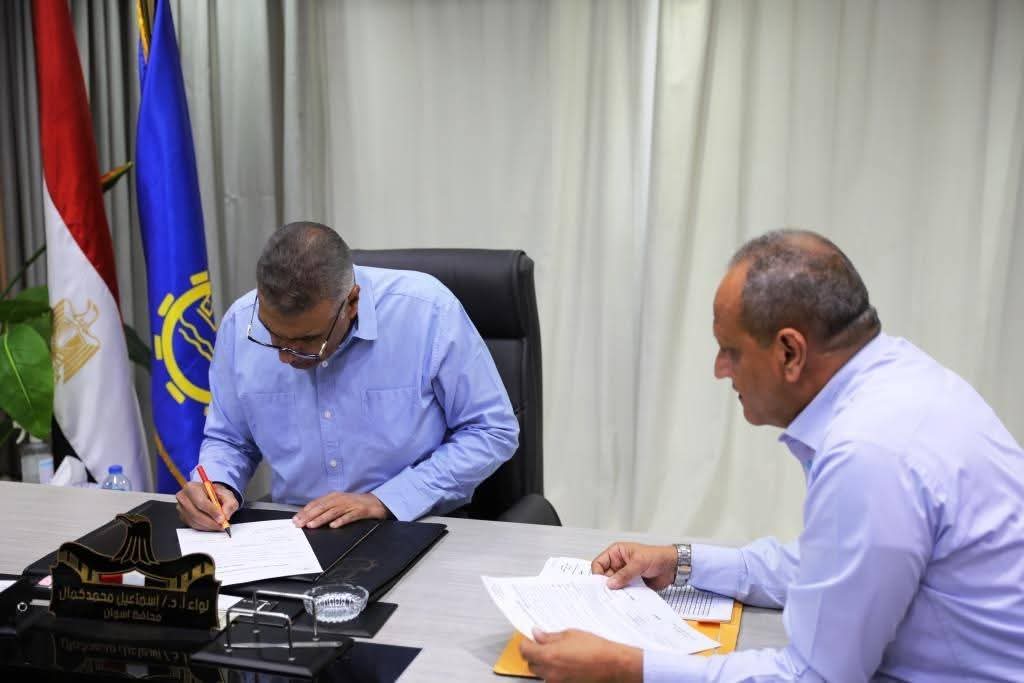 القبول من 210 درجة.. تنسيق الثانوية العامة والفنية بأسوان للعام الدراسي 2025/2026 1 تنسيق الثانوية العامة والفنية بأسوان للعام الدراسي 2025/2026