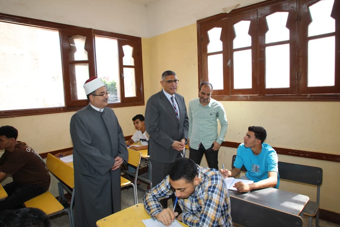 محافظ الجيزة يوجه بتكثيف أعمال النظافة في محيط لجان امتحانات الثانوية الأزهرية 1 FB IMG 1751191546872 الثانوية الأزهرية محافظ الجيزة يوجه بتكثيف أعمال النظافة في محيط لجان امتحانات الثانوية الأزهرية موقع في الجامعة