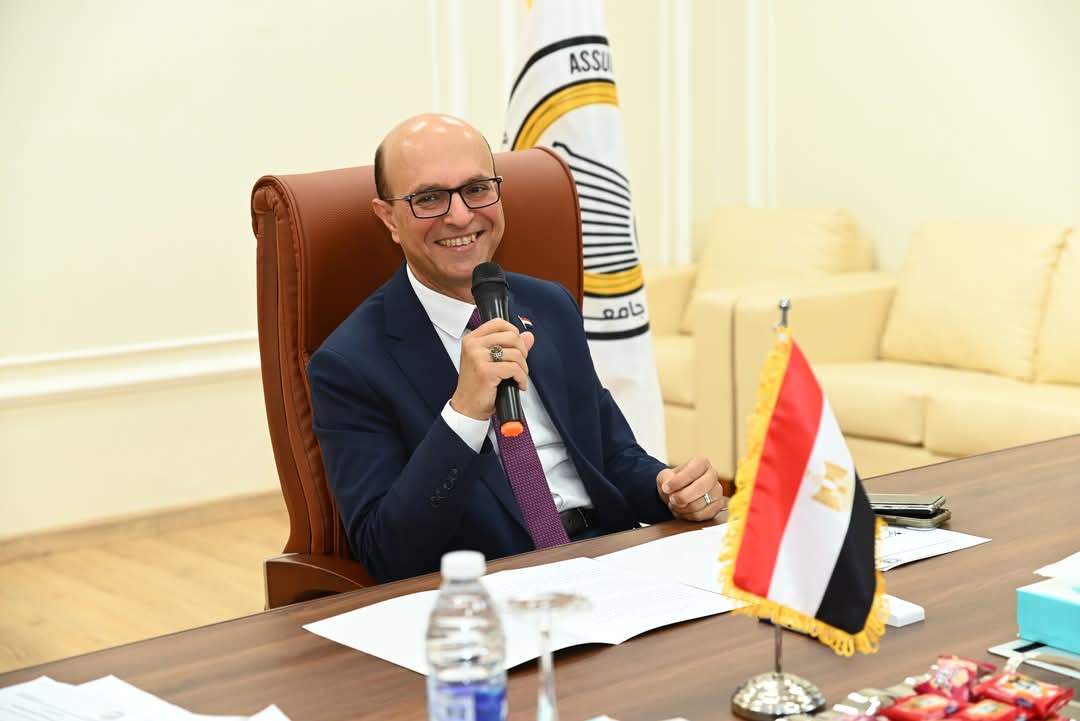 رئيس جامعة أسيوط الأهلية يعلن انطلاق الفصل الصيفي يوليو في هذا الموعد 1 FB IMG 1751290201260 جامعة أسيوط رئيس جامعة أسيوط الأهلية يعلن انطلاق الفصل الصيفي يوليو في هذا الموعد موقع في الجامعة