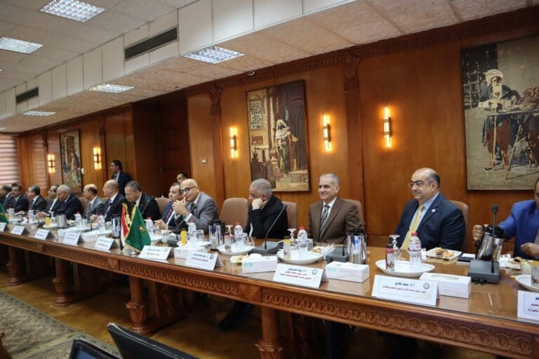 خلال اجتماع.. رئيس جامعة أسوان يؤكد على استعدادات شاملة لاستقبال العام الدراسي الجديد 17 رئيس جامعة أسوان يشارك في اجتماع الأعلى للجامعات