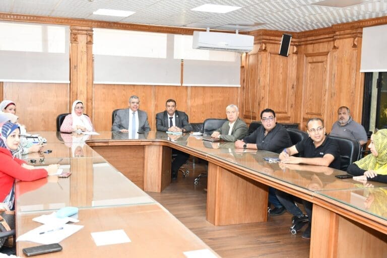 جامعة قناة السويس تستعد لجوائز التميز الحكومي 2025 باجتماع تنسيقي مع سفراء التميز 47 جامعة قناة السويس تستعد لجوائز التميز الحكومي 2025 باجتماع تنسيقي مع سفراء التميز