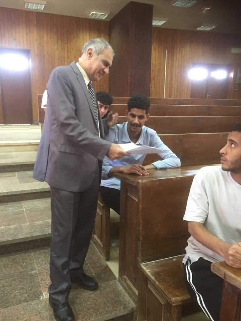 جامعة أسوان: 4 آلاف طالب يؤدون امتحانات نهاية العام بكلية الحقوق 40 جامعة أسوان أربعة آلاف طالب يؤدون امتحانات نهاية العام بكلية الحقوق