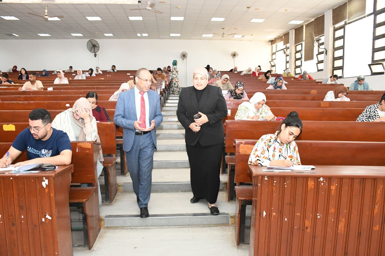 انضباط وهدوء بلجان كليات العلوم وطب الأسنان بجامعة قناة السويس في ثالث أيام الامتحانات النظرية 1 امتحانات كلية العلوم وطب الأسنان بجامعة قناة السويس
