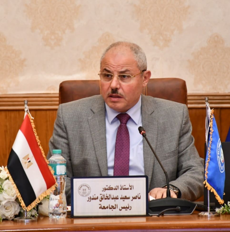 جامعة قناة السويس ضمن أفضل 6.7% من جامعات العالم وفق تصنيف CWUR لعام 2025 1 رئيس جامعة قناة السويس