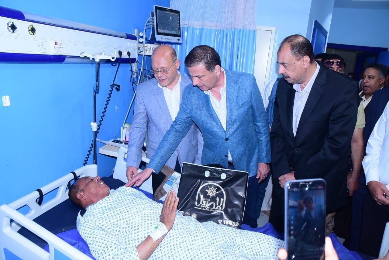 وزير الزراعة يزور موظف حماية الأراضي المعتدى عليه ويشكر مستشفى سوهاج الجامعي 1 IMG 20250609 WA0087 وزير الزراعة وزير الزراعة يزور موظف حماية الأراضي المعتدى عليه ويشكر مستشفى سوهاج الجامعي موقع في الجامعة