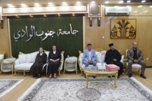 "رسالة محبة ووحدة وطنية".. الكنيسة الكاثوليكية في ضيافة جامعة جنوب الوادي 3 رئيس جامعة جنوب الوادي يستقبل وفد الكنيسة الكاثوليكية للتهنئة بعيد الاضحى المبارك
