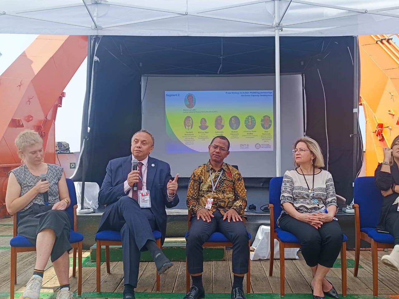 مصر تشارك في بناء القدرات ونقل التكنولوجيا لأفريقيا ضمن مؤتمر الأمم المتحدة للمحيط بفرنسا 1 IMG 20250613 WA0028 مصر مصر تشارك في بناء القدرات ونقل التكنولوجيا لأفريقيا ضمن مؤتمر الأمم المتحدة للمحيط بفرنسا موقع في الجامعة