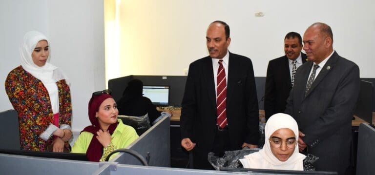 رئيس جامعة العريش يتابع سير الامتحانات ويشيد بنجاح منظومة الاختبارات الإلكترونية 20 IMG 20250614 WA0021 الثانوية الأزهرية رئيس جامعة العريش يتابع سير الامتحانات ويشيد بنجاح منظومة الاختبارات الإلكترونية موقع في الجامعة