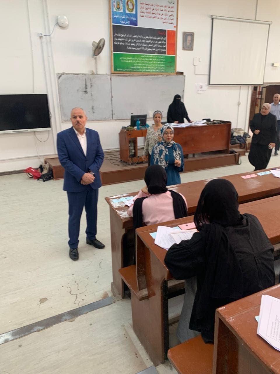 خلال تفقده امتحانات كلية العلوم.. رئيس جامعة قناة السويس: جودة الأداء الأكاديمي تبدأ من بيئة امتحانية متكاملة 1 رئيس جامعة قناة السويس
