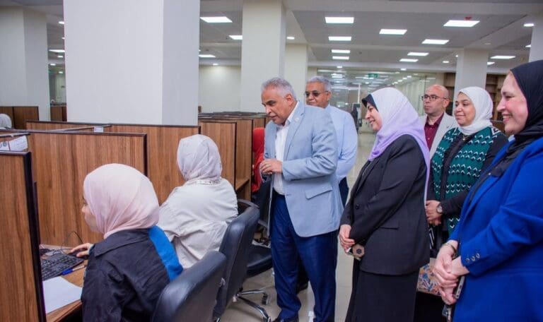 الدكتور محمود حسين يواصل جولات متابعة سير أعمال الامتحانات النهائية بجامعة طنطا 19 IMG 20250614 WA0280 برنامج الدكتور محمود حسين يواصل جولات متابعة سير أعمال الامتحانات النهائية بجامعة طنطا موقع في الجامعة