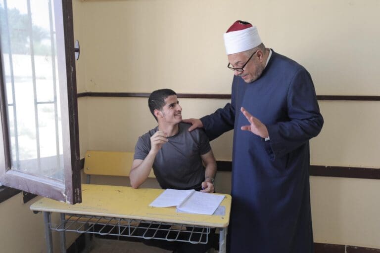 رئيس قطاع المعاهد الأزهرية يتفقّد لجنة امتحانات طلاب فلسطين ويحثّهم على هذا الأمر _ صور 15 IMG 20250616 WA0027 الوادي الجديد رئيس قطاع المعاهد الأزهرية يتفقّد لجنة امتحانات طلاب فلسطين ويحثّهم على هذا الأمر _ صور موقع في الجامعة