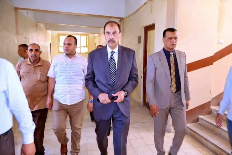محافظ سوهاج: متابعة لحظية لسير امتحانات الثانوية والتعامل الفوري مع أي معوقات داخل اللجان 11 محافظ سوهاج يتابع سير امتحانات الثانوية العامة