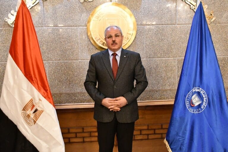 جامعة قناة السويس تعتمد بروتوكولًا رسميًا لتنظيم حفلات التخرج والفعاليات الطلابية داخل الحرم الجامعي فقط 37 رئيس جامعة قناة السويس