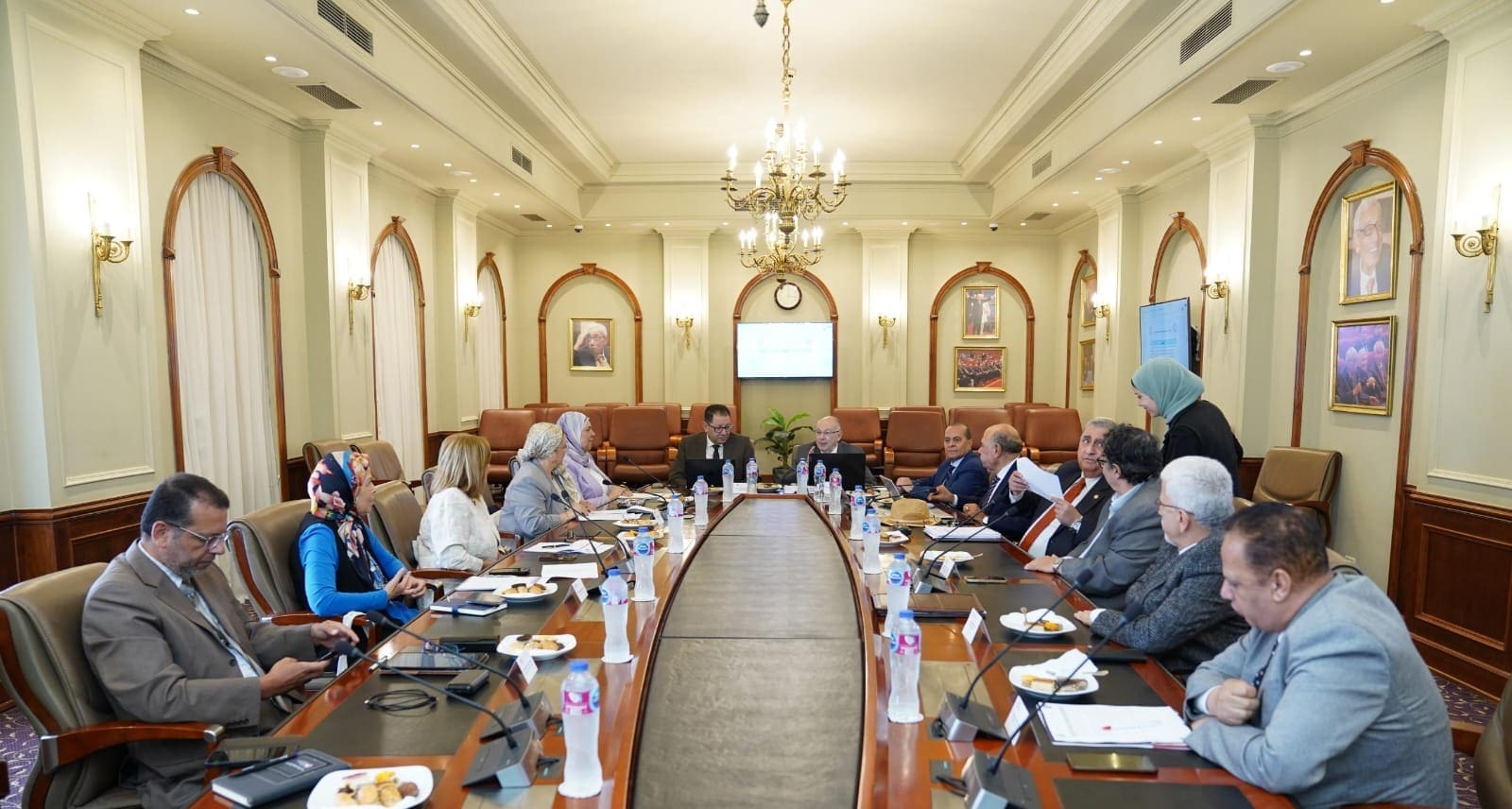 الجامعة البريطانية في مصر تستضيف اجتماع لجنة قطاع الدراسات البينية بالمجلس الأعلى للجامعات 1 IMG 20250619 WA0031 1 البريطانية الجامعة البريطانية في مصر تستضيف اجتماع لجنة قطاع الدراسات البينية بالمجلس الأعلى للجامعات موقع في الجامعة