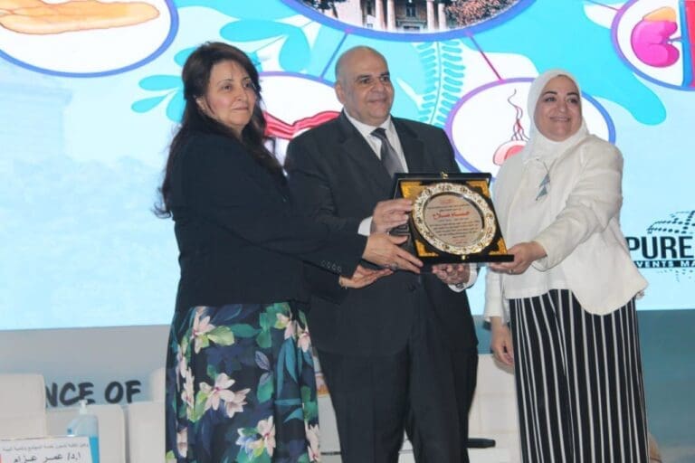 الأستاذ الدكتور عمر عزام يشارك بالمؤتمر السنوي لمرضى السكري والغدد الصماء بقصر العيني 2 IMG 20250619 WA0102 جامعة حلوان الأستاذ الدكتور عمر عزام يشارك بالمؤتمر السنوي لمرضى السكري والغدد الصماء بقصر العيني موقع في الجامعة
