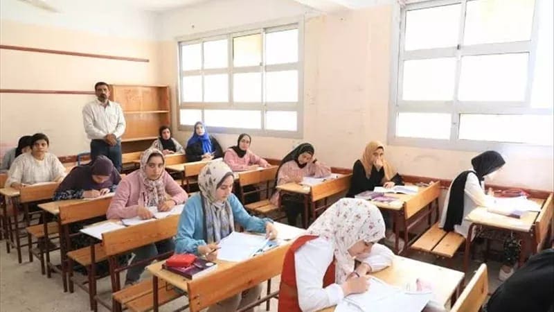 وسط اجراءات مشددة.. 813 ألف طالب في أولى مواجهات الثانوية العامة مع المواد الأساسية 1 IMG 20250622 WA0015 الثانوية وسط اجراءات مشددة.. 813 ألف طالب في أولى مواجهات الثانوية العامة مع المواد الأساسية موقع في الجامعة