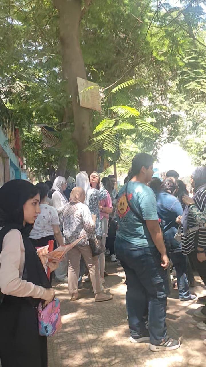 آراء متباينة لطلاب الثانوية بلجان الدقي حول امتحان اللغة العربية: الأسئلة مركبة والوقت لا يكفي 1 IMG 20250622 WA0082 الثانوية آراء متباينة لطلاب الثانوية بلجان الدقي حول امتحان اللغة العربية: الأسئلة مركبة والوقت لا يكفي موقع في الجامعة