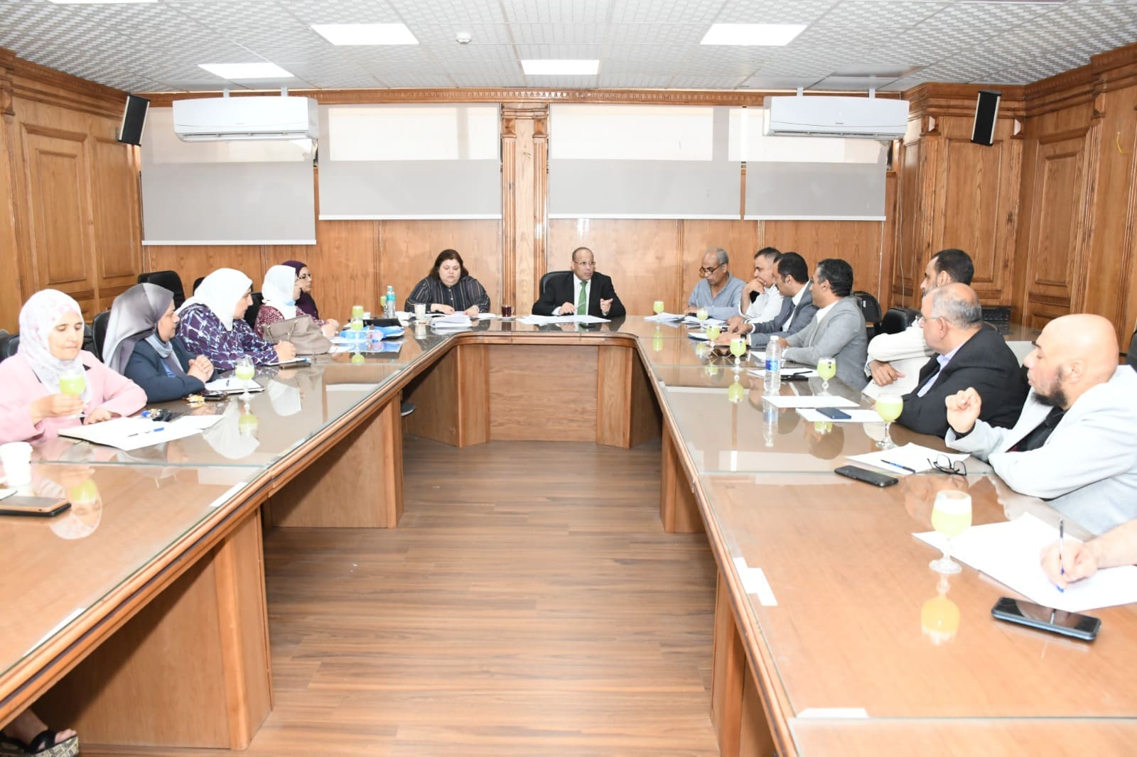 جامعة قناة السويس تناقش استعدادات الفصل الصيفي وتُقر الجدول الزمني للعام الجديد 2025-2026 1 جامعة قناة السويس تناقش استعدادات الفصل الصيفي وتُقر الجدول الزمني للعام الجديد 2025-2026