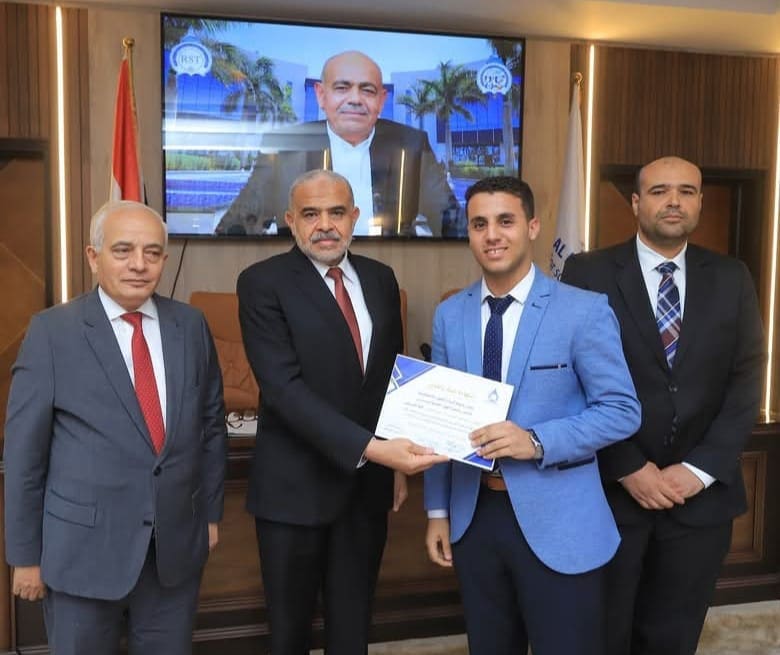 جامعة الريادة تكرم المتفوقين في ختام الأنشطة الطلابية 1 IMG 20250625 WA0287 جامعة الريادة جامعة الريادة تكرم المتفوقين في ختام الأنشطة الطلابية موقع في الجامعة
