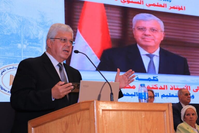 وزير التعليم العالي يفتتح فعاليات المؤتمر السنوي لهندسة عين شمس 7 IMG 20250629 WA0109 مديحة وزير التعليم العالي يفتتح فعاليات المؤتمر السنوي لهندسة عين شمس موقع في الجامعة