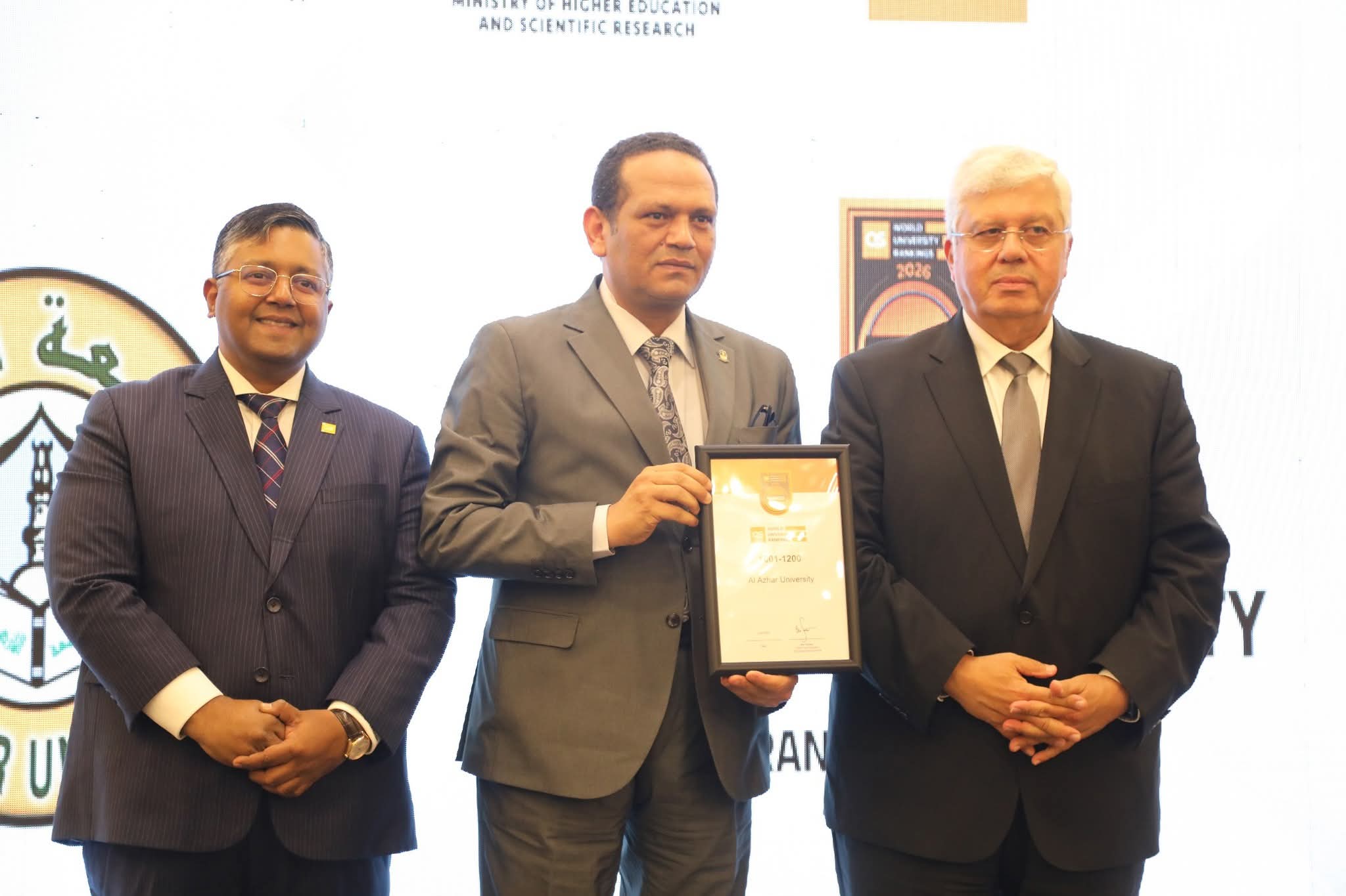 وزير التعليم العالي يكرِّم جامعة الأزهر لتقدمها في تصنيف QS ضمن أفضل 1200 جامعة على مستوى العالم 1 IMG 20250630 WA0042 جامعة الأزهر وزير التعليم العالي يكرِّم جامعة الأزهر لتقدمها في تصنيف QS ضمن أفضل 1200 جامعة على مستوى العالم موقع في الجامعة