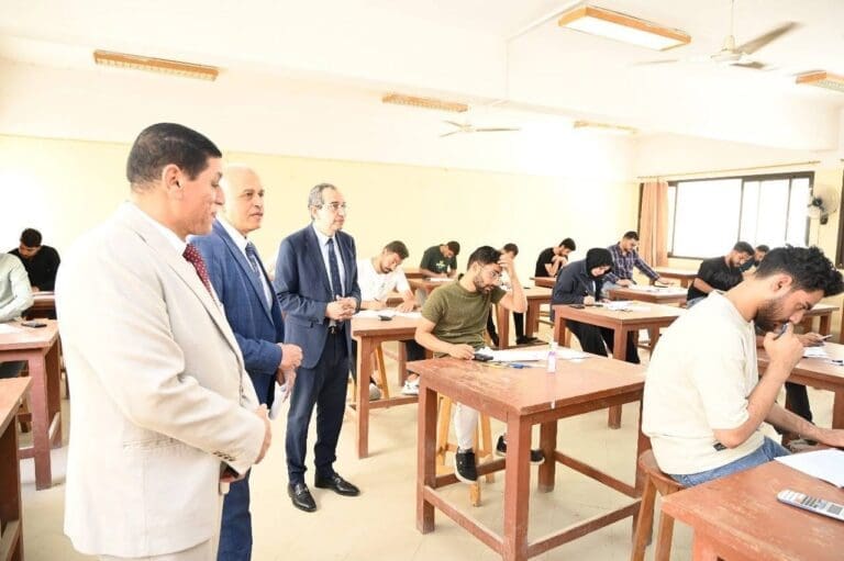 رئيس جامعة الفيوم يتابع انتظام امتحانات نهاية الفصل الدراسي الثاني 22 رئيس جامعة الفيوم يتابع انتظام امتحانات نهاية الفصل الدراسي الثاني