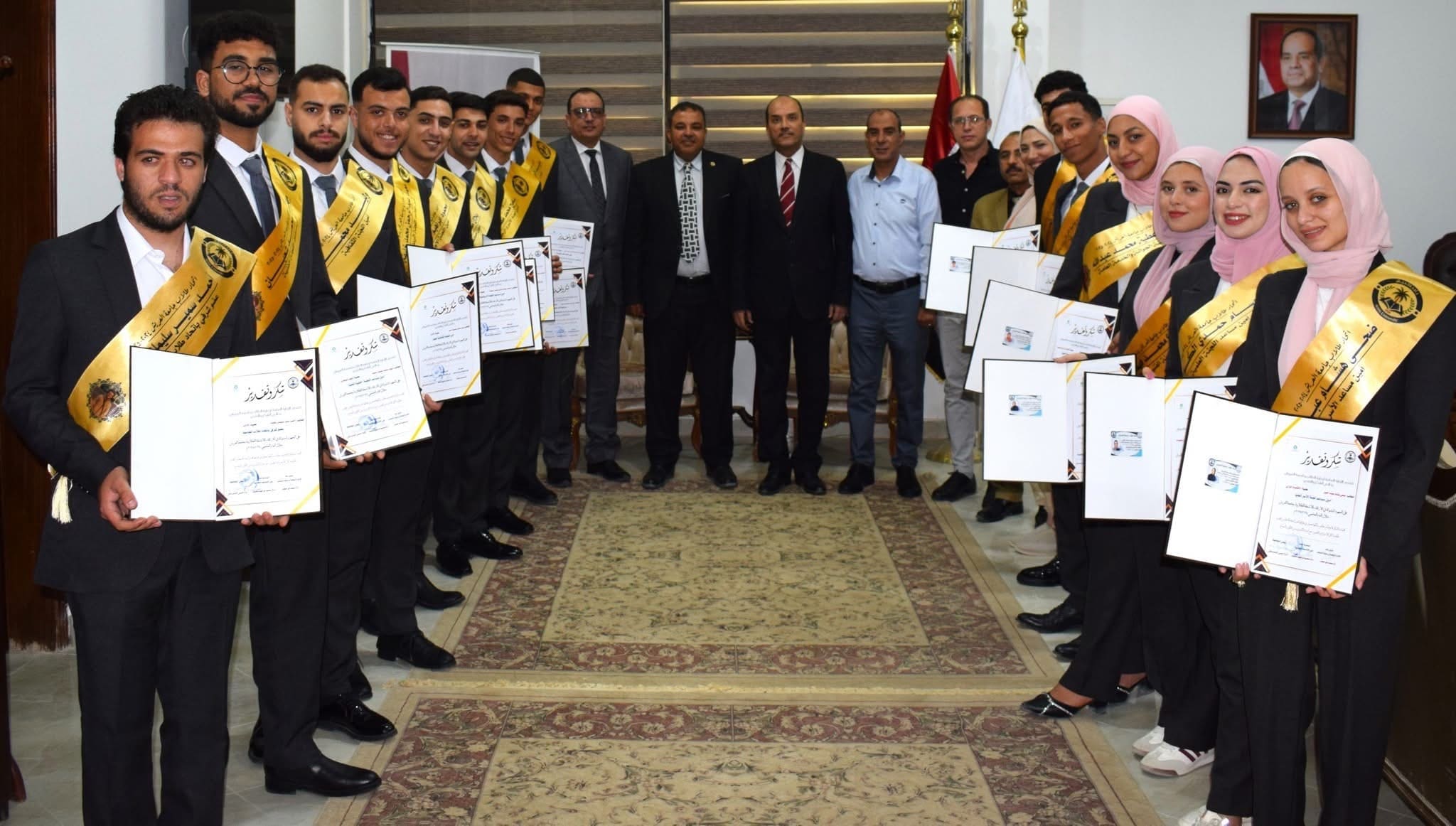 رئيس جامعة العريش يكرم اتحاد طلاب الجامعة تقديرًا لجهودهم في إنجاح الأنشطة الطلابية خلال العام الحالي 1 IMG 1610 جامعة العريش رئيس جامعة العريش يكرم اتحاد طلاب الجامعة تقديرًا لجهودهم في إنجاح الأنشطة الطلابية خلال العام الحالي موقع في الجامعة