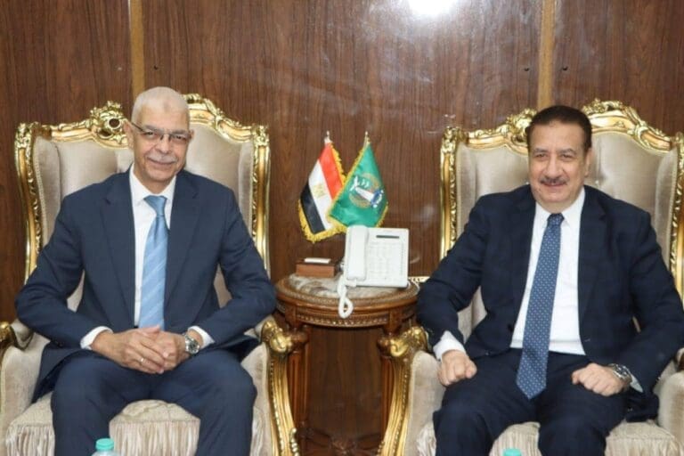 رئيس جامعة المنوفية يهنئ المحافظ بالعيد القومي الـ119 للمحافظة ويهديه خريطتين للوطن والمحافظة 26 IMG 2113 الوادي الجديد رئيس جامعة المنوفية يهنئ المحافظ بالعيد القومي الـ119 للمحافظة ويهديه خريطتين للوطن والمحافظة موقع في الجامعة